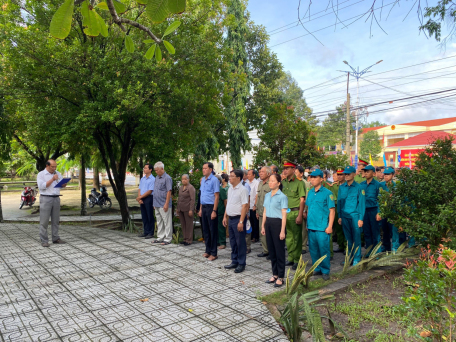 UBND phường tổ chức lễ viếng nhà bia ghi tên liệt sĩ phường Ninh Thạnh và tổ chức buổi họp mặt kỉ niệm 76 năm ngày Thương binh - Liệt sĩ .