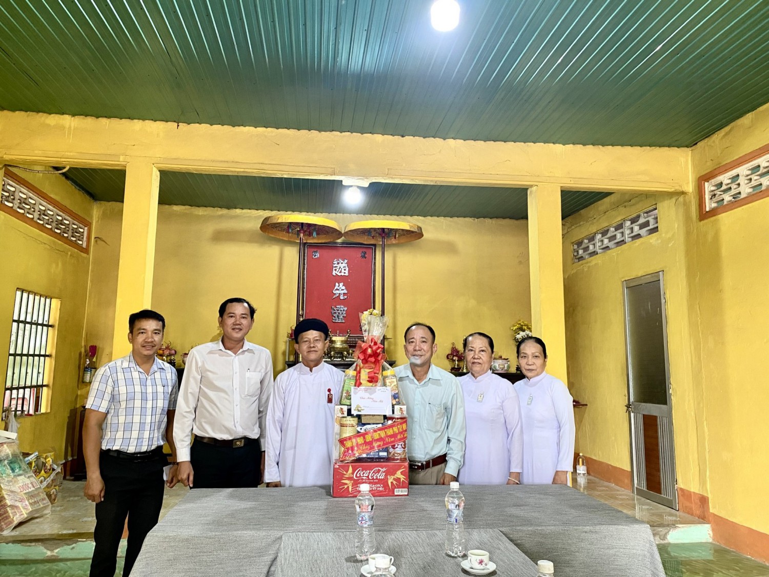 Tổ chức đến thăm hỏi, chúc Tết các cơ sỡ tín ngưỡng tôn giáo Cao đài, già làng dân tộc Tà Mun trên địa bàn phường Ninh Thạnh nhân dịp xuân Quý Mão năm 2023.