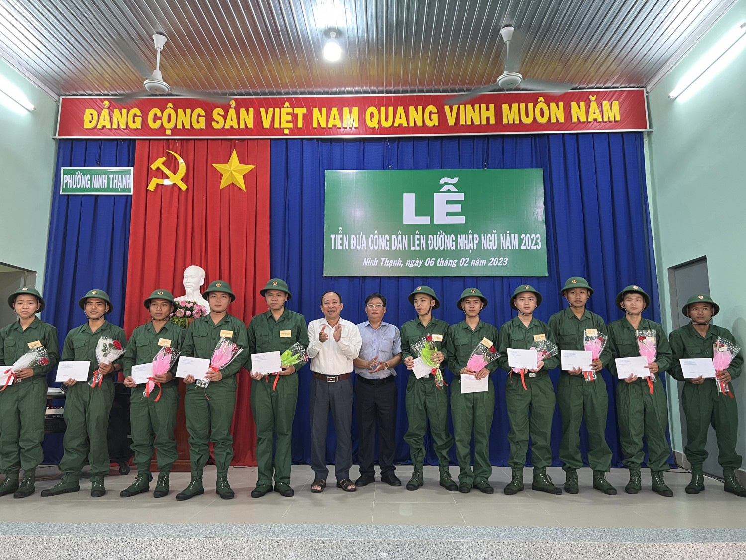 Hội đồng nghĩa vụ quân sự phường Ninh Thạnh tổ chức lễ tiễn đưa công dân lên đường nhập ngũ năm 2023.