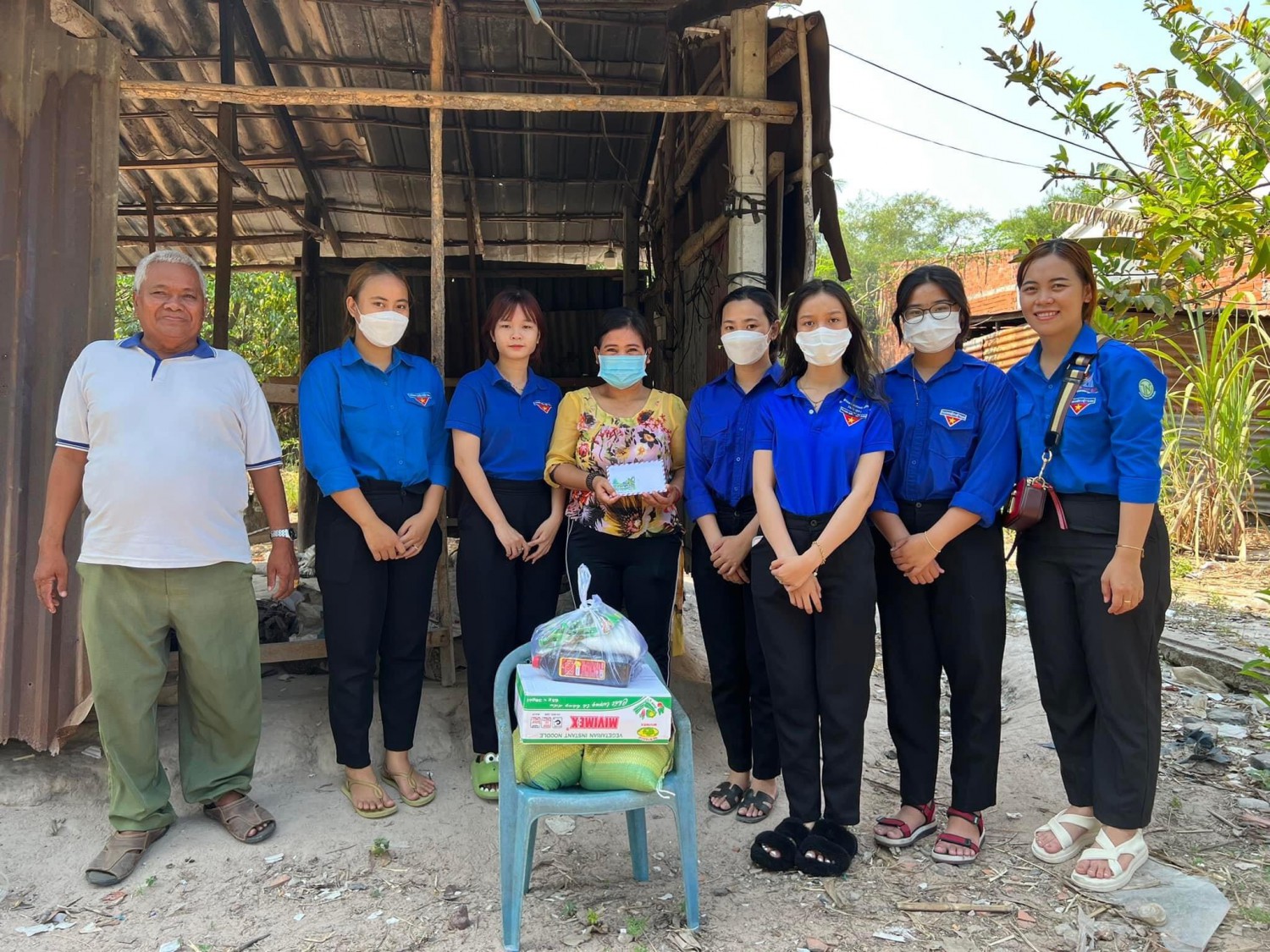 Đoàn Thanh niên – Hội LHTN – UB MTTQ phường Ninh Thạnh phối hợp tổ chức thăm và tặng quà 04 hộ gia đình khuyết tật và thanh niên dân tộc có hoàn cảnh khó khăn trên địa bàn phường Ninh Thạnh.