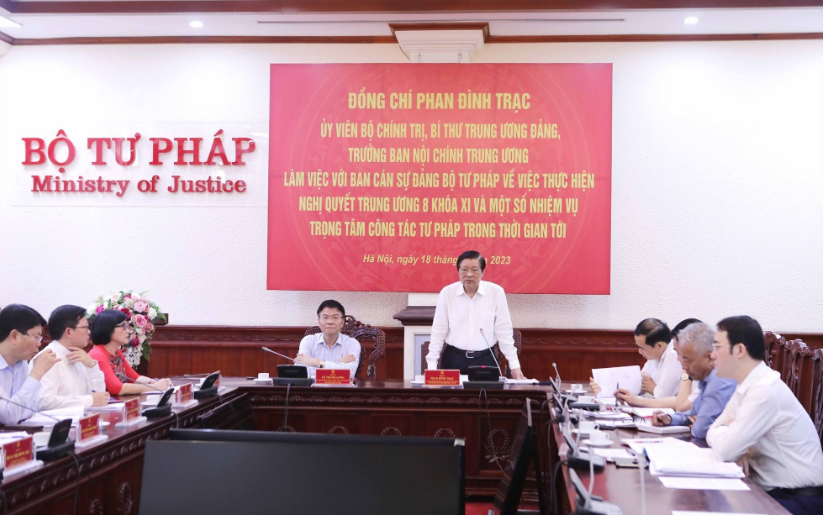 Ủy viên Bộ Chính trị, Bí thư Trung ương Đảng, Trưởng ban Nội Chính Trung ương Phan Đình Trạc phát biểu tại buổi làm việc. Ảnh: TTXVN