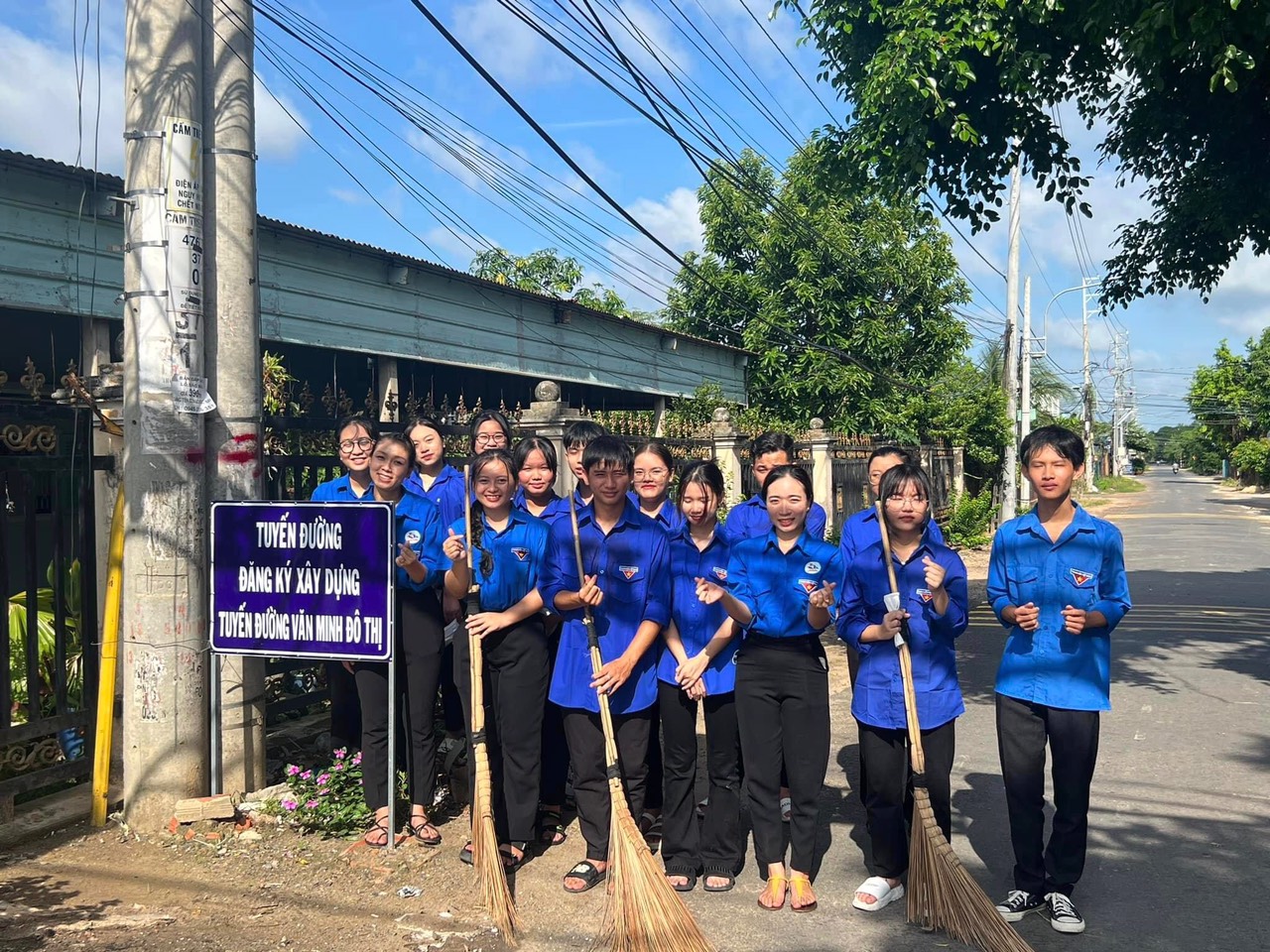 Đoàn Thanh niên - UBH phường Ninh Thạnh tổ chức ra quân thực hiện Ngày Thứ bảy tình nguyện