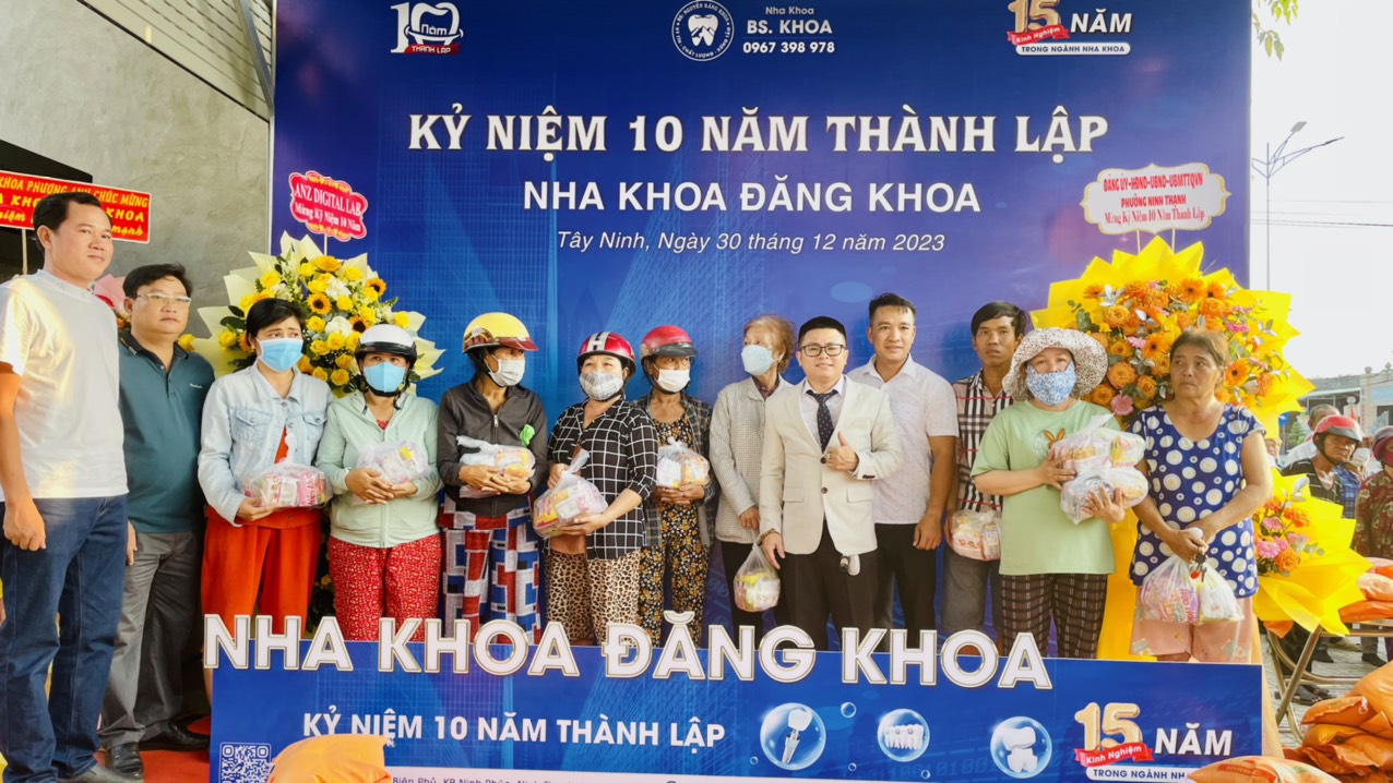 Nha khoa Đăng Khoa tổ chức trao quà cho hộ gia đình có hoàn cảnh khó khăn, người khuyết tật trên địa bàn phường Ninh Thạnh