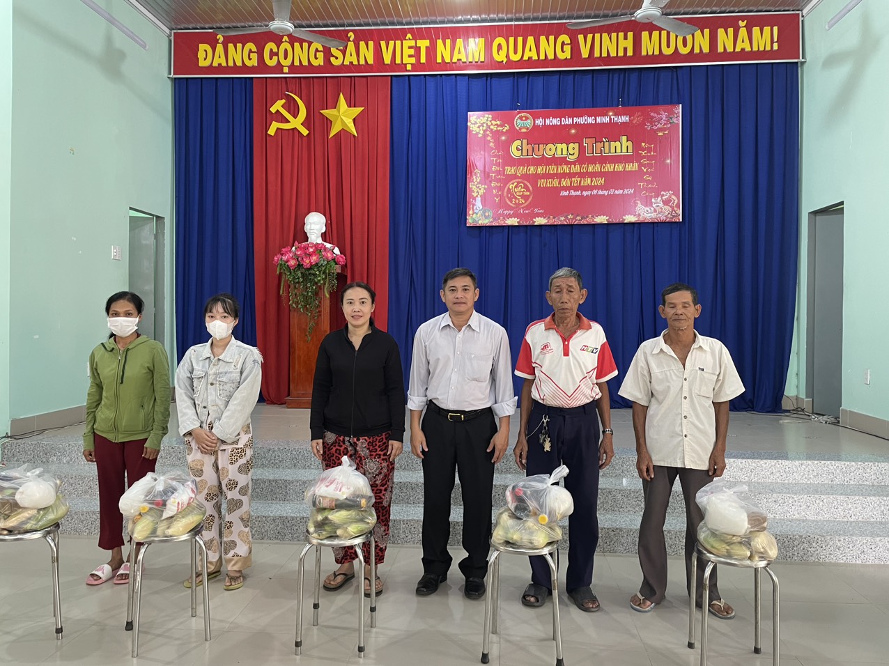 Hội Nông dân phường Ninh Thạnh tổ chức trao quà cho hội viên nông dân khó khăn trên địa bàn phường