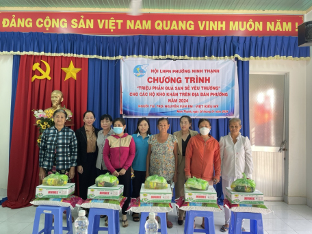 Chương trình “ Triệu phần quà san sẻ yêu thương cho các hộ gia đình khó khăn trên địa bàn phường Ninh Thạnh”