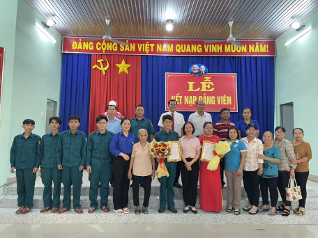 Đảng ủy phường Ninh Thạnh tổ chức Lễ kết nạp Đảng viên mới