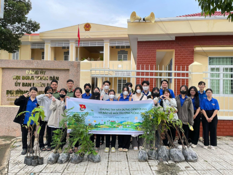 Tổ chức ra quân Hưởng ứng "Ngày cao điểm tình nguyện chung tay xây dựng cảnh quan và bảo vệ môi trường nông thôn năm 2024" và Ra quân ngày chủ nhật xanh lần 3