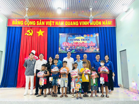 Tổ chức chương trình “Đêm hội trăng rằm” cho các em thiếu nhi trên địa bàn phường Ninh Thạnh