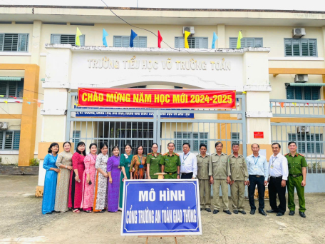 UBND Phường Ninh Thạnh ra mắt mô hình “Cổng trường an toàn giao thông” tại trường Tiểu học Võ Trường Toản và trường THCS Bà Đen