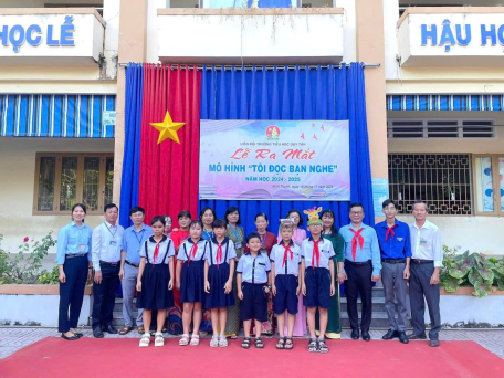 Ra mắt mô hình “Tôi đọc bạn nghe” tại trường Tiểu học Duy Tân