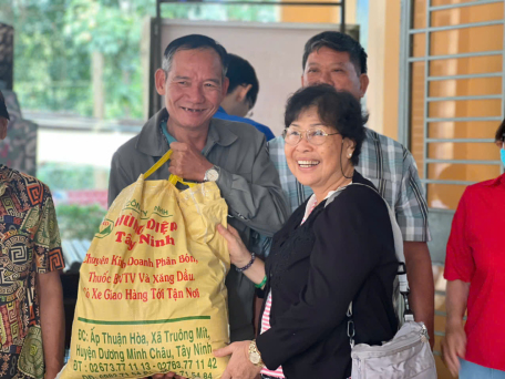 Chương trình trao tặng quà cho hộ gia đình có hoàn cảnh khó khăn trên địa bàn phường Ninh Thạnh nhân dịp Xuân Ất Tỵ năm 2025