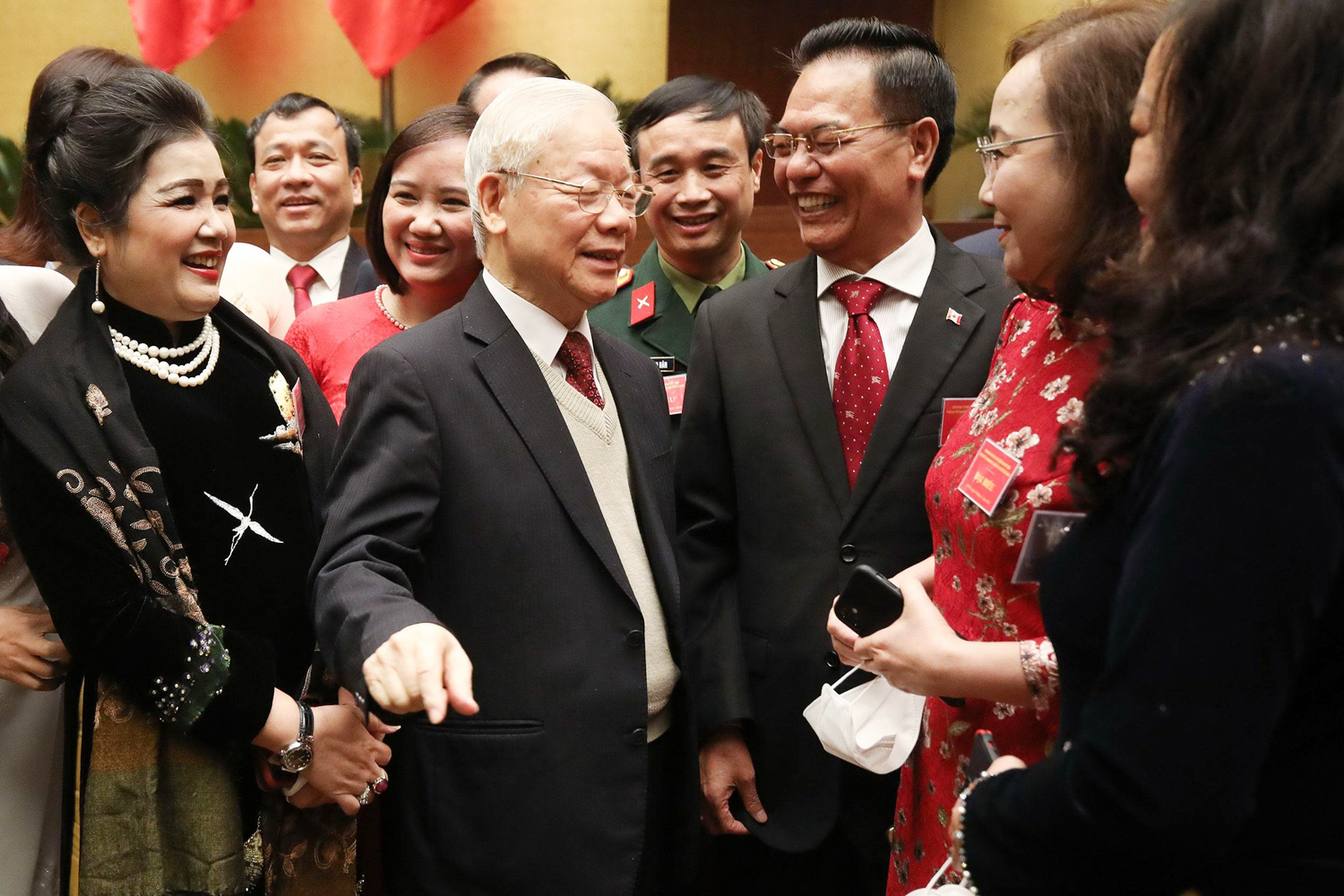 Tổng Bí thư Nguyễn Phú Trọng với các đại biểu dự Hội nghị Văn hóa toàn quốc triển khai thực hiện Nghị quyết Đại hội đại biểu toàn quốc lần thứ XIII của Đảng _Nguồn: thanhnien.vn