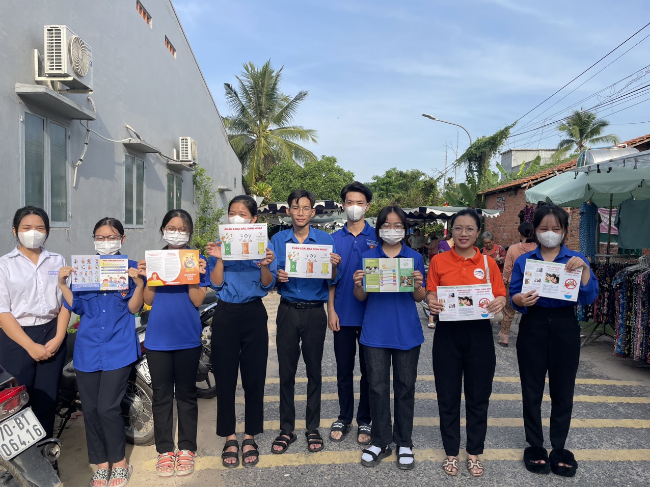 Phường Ninh Thạnh: Ra quân phát tờ rơi tuyên truyền cho người dân trên địa bàn phường
